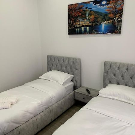 Hotel Restaurant Deso Shijak Eksteriør bilde